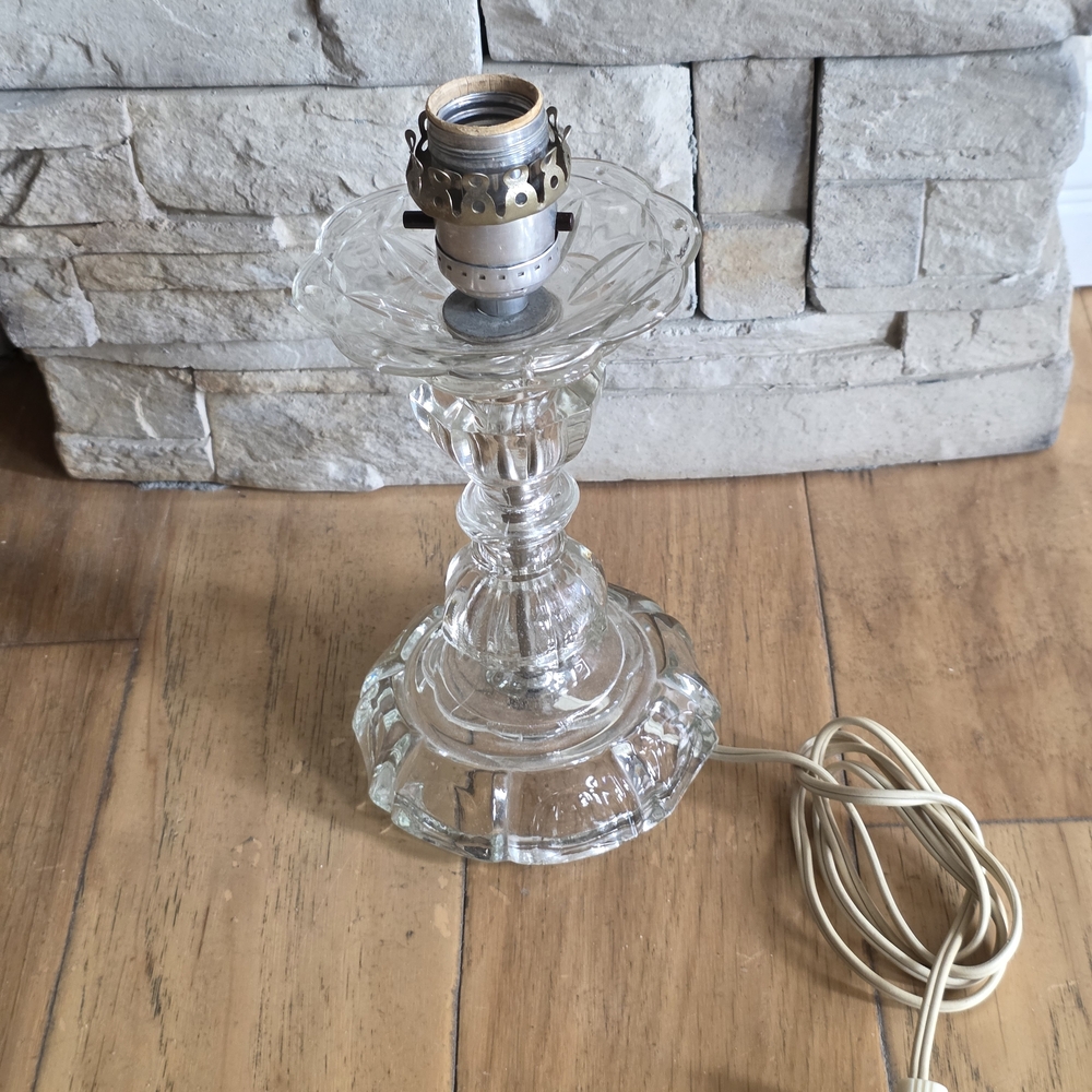 Source Unknown Clear Glass Table Lamp with Brass Socket